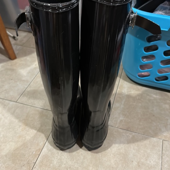 Hunter Rain Boots in size 8. Tall and Navy Blue. Worn once! Excellent condition - Picture 3 of 5